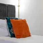 Birmingham City Centre Apartment - Sleeps Upto 6 Guests, On Street Car Parking