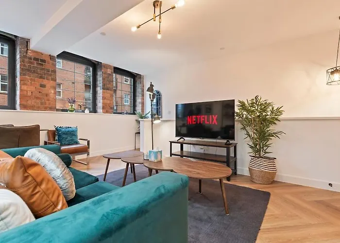 Birmingham City Centre Apartment - Sleeps Upto 6 Guests, On Street Car Parking