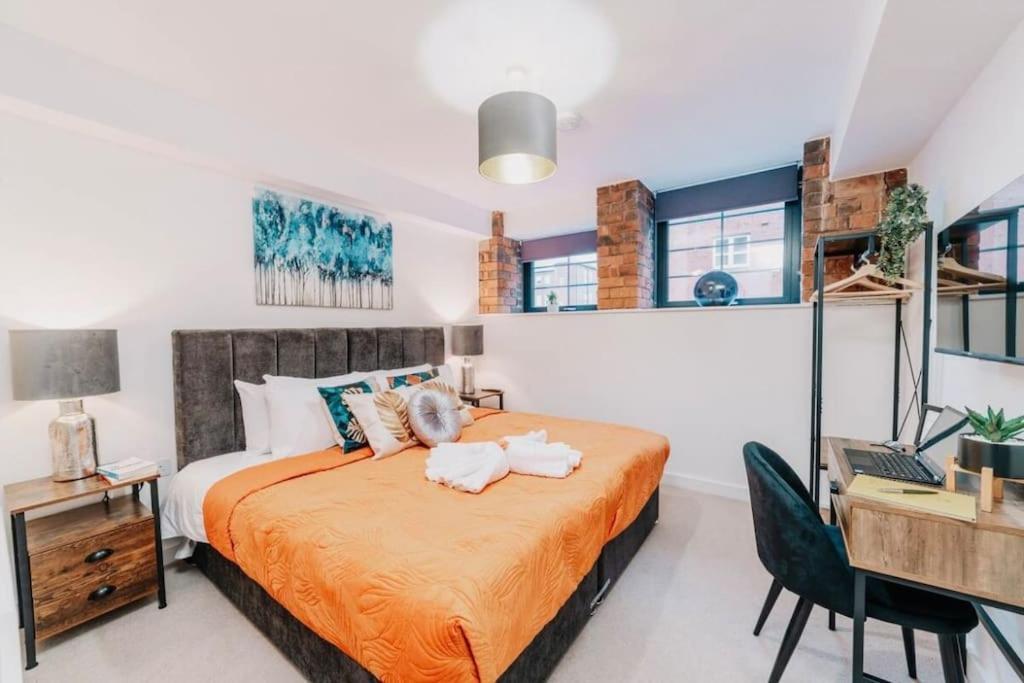 Apartment Centre - Sleeps Upto 6 Guests, On Street Car Parking *