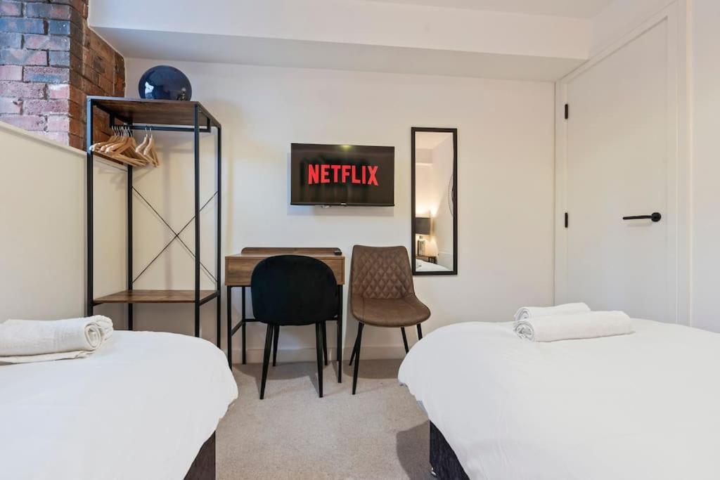 Centre - Sleeps Upto 6 Guests, On Street Car Parking