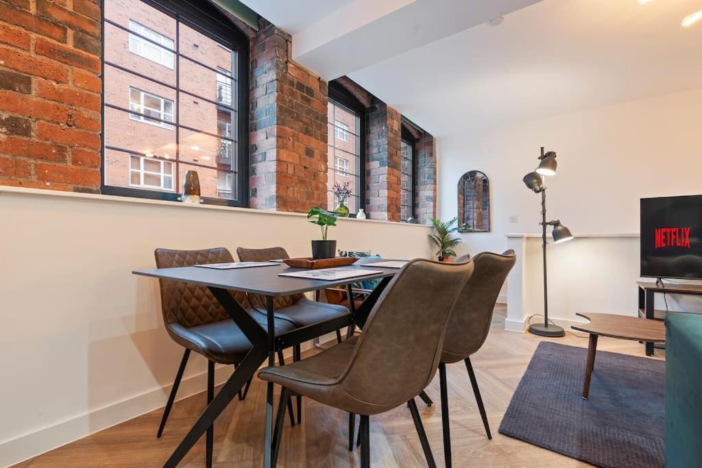 Centre - Sleeps Upto 6 Guests, On Street Car Parking