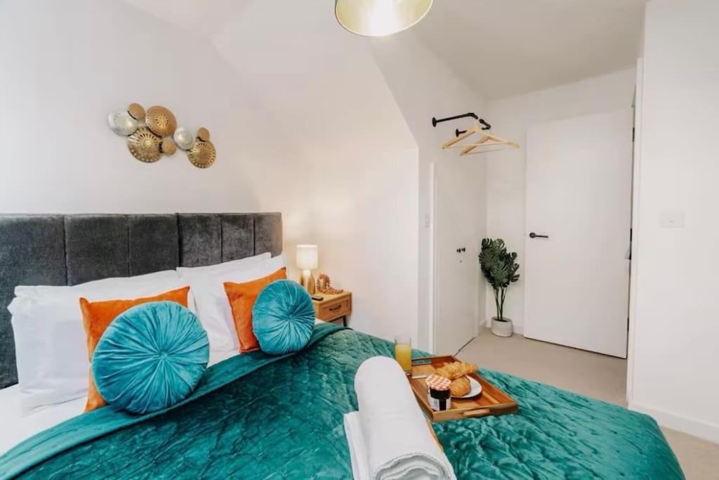 Apartment Centre - Sleeps Upto 6 Guests, On Street Car Parking Birmingham