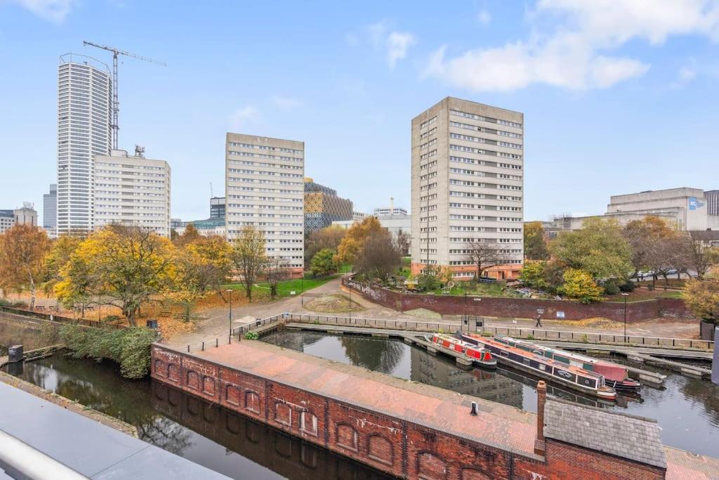Apartment Centre - Sleeps Upto 6 Guests, On Street Car Parking