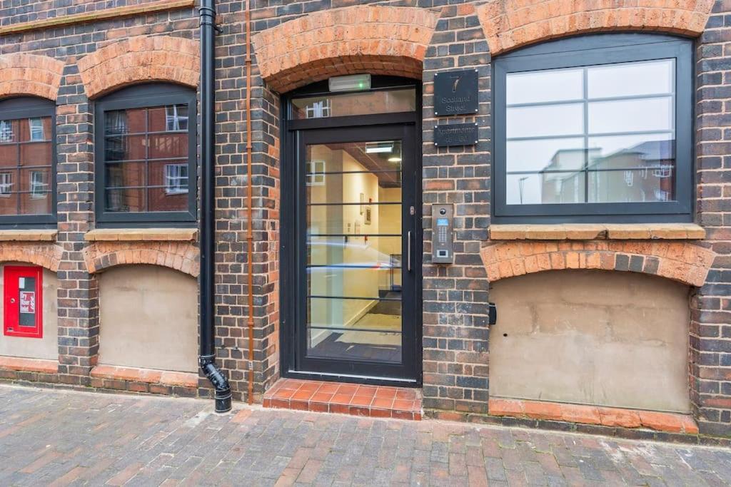 Apartment Centre - Sleeps Upto 6 Guests, On Street Car Parking Birmingham