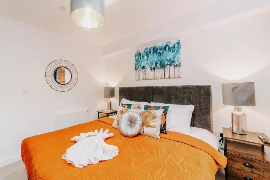 Centre - Sleeps Upto 6 Guests, On Street Car Parking Apartment Birmingham