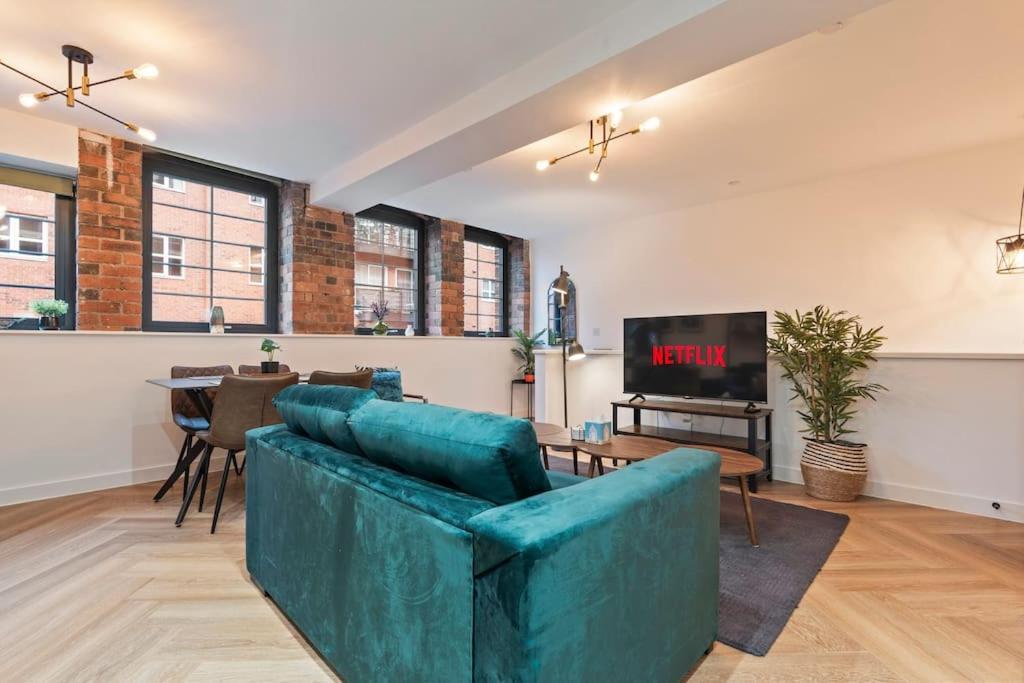 Centre - Sleeps Upto 6 Guests, On Street Car Parking
